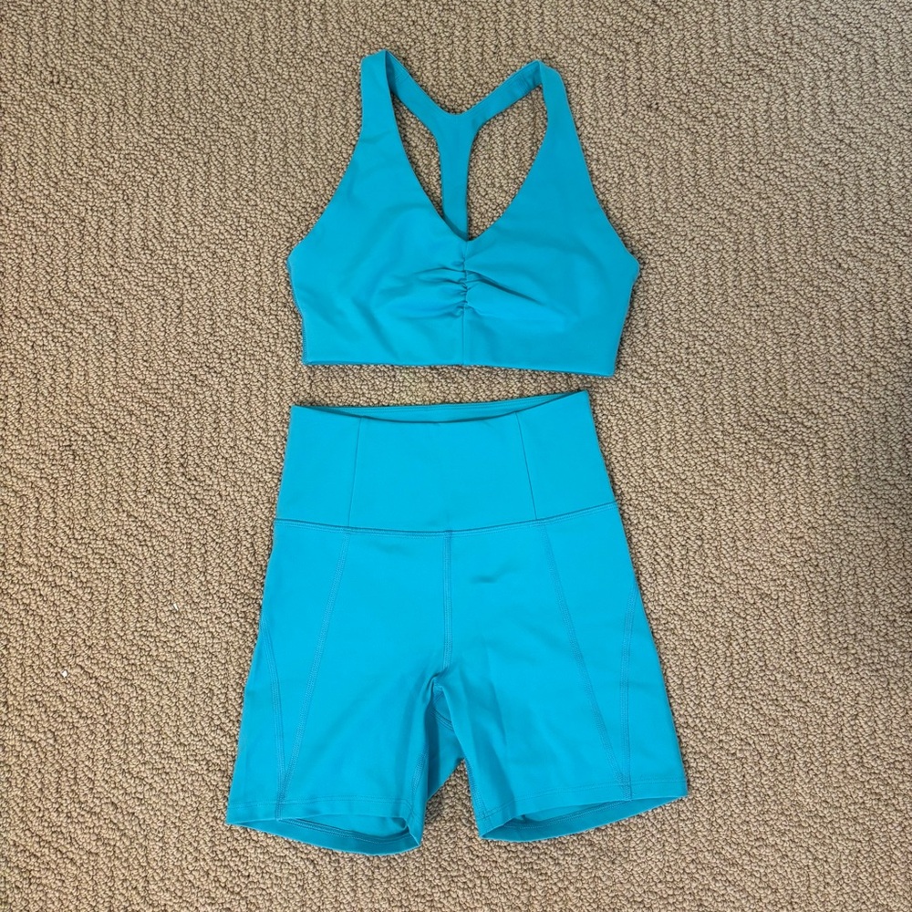 Girlfriend shorts and sports bra set (XS)